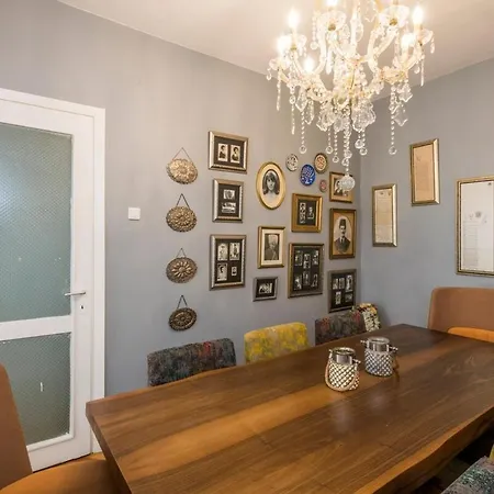 Feel The Spirit Of In A Homey Atmosphere Apartment